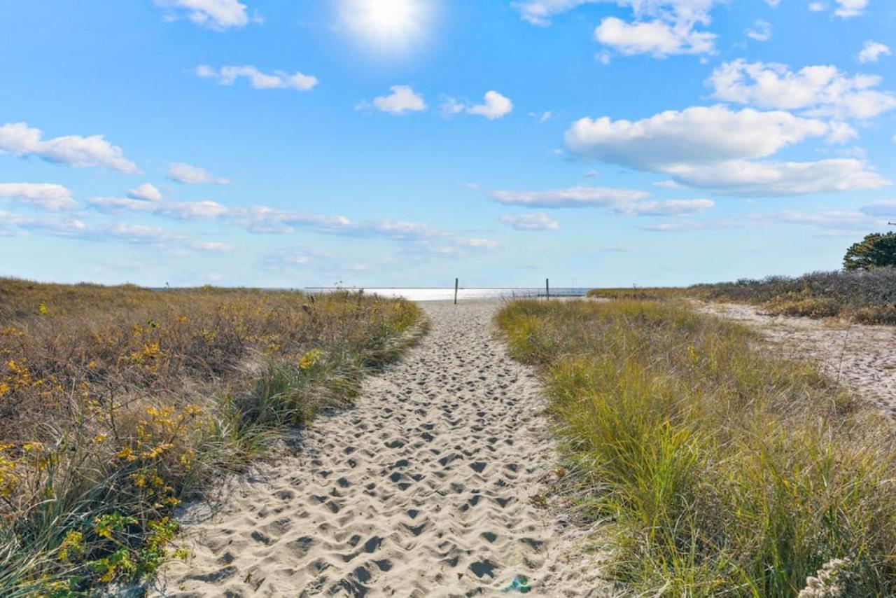 Cozy Spacious Home Walk To The Beach And 1 Mile To Downtown Hyannis Barnstable Exteriör bild