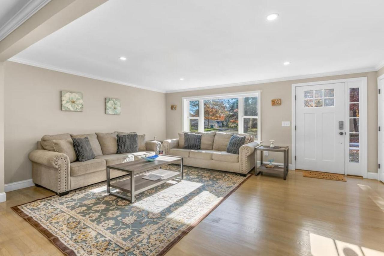 Cozy Spacious Home Walk To The Beach And 1 Mile To Downtown Hyannis Barnstable Exteriör bild