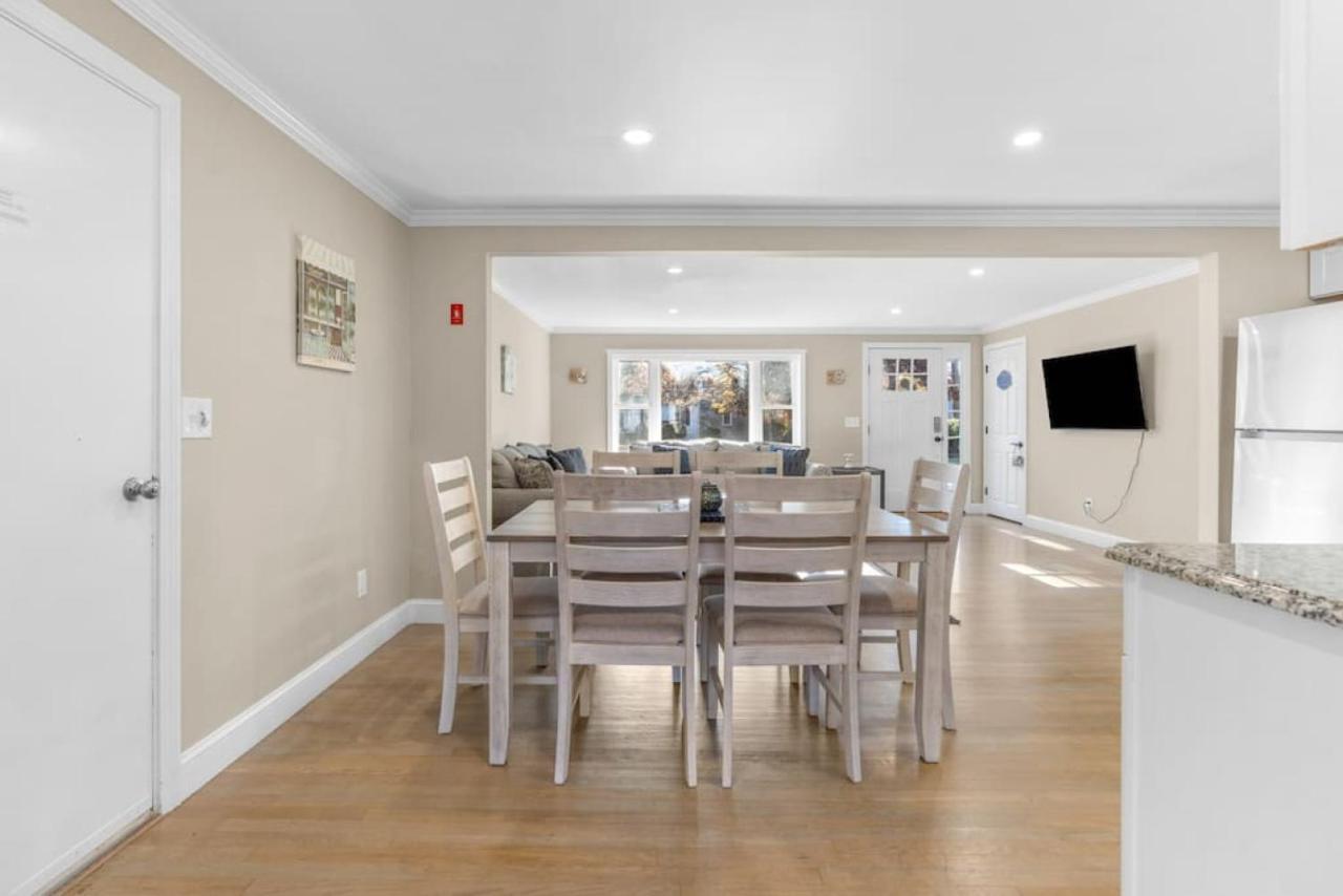 Cozy Spacious Home Walk To The Beach And 1 Mile To Downtown Hyannis Barnstable Exteriör bild